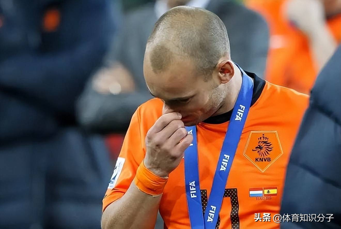被梅西“偷走”金球奖？荷兰名宿斯内德至今不服，对媒体一顿抱怨